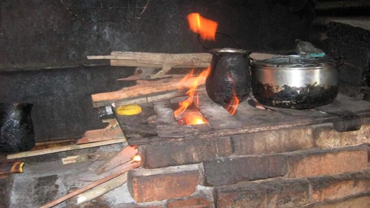 En caso de que sea indispensable su uso, la dependencia recomendó que estos dispositivos se coloquen en lugares bien ventilados y se apaguen antes de dormir, con el fin de reducir los riesgos de intoxicación por monóxido de carbono.
Foto: Producción El Universal Puebla