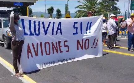 Bloquean la Cuacnopalan-Oaxaca; exigen prohibición de avionetas antilluvia por sequía