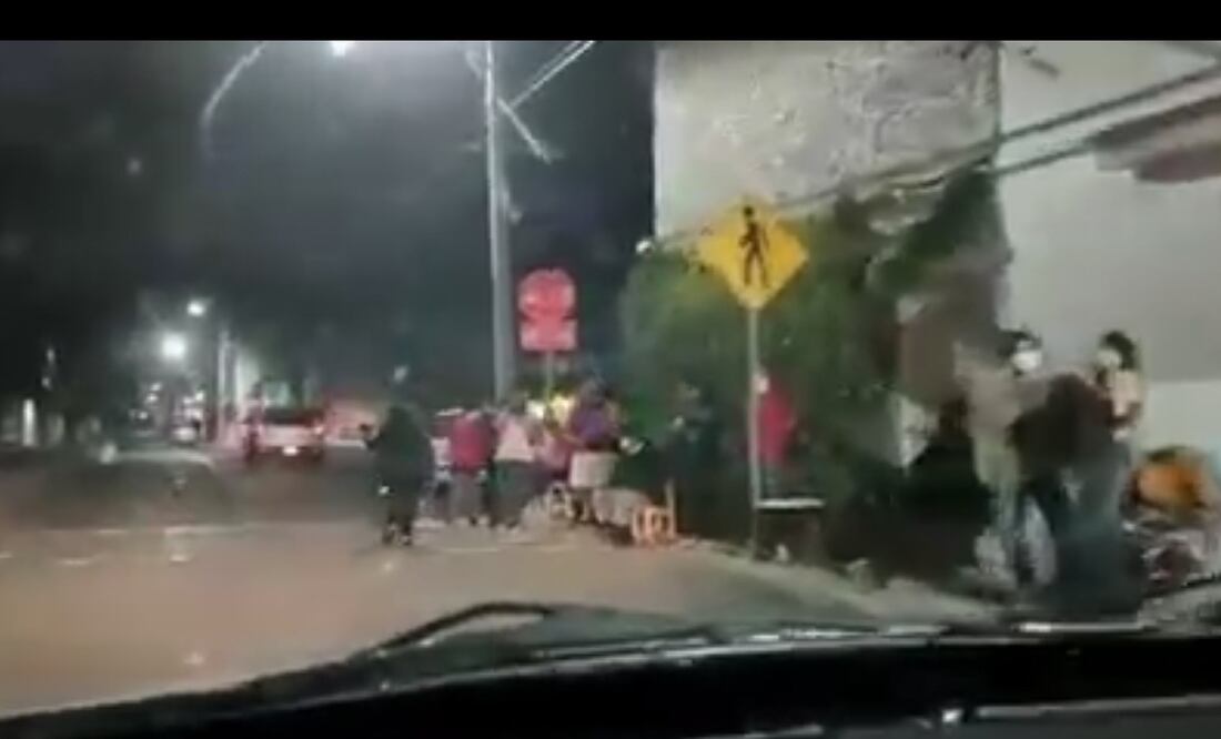 Personas esperan recibir turno para la aplicación de la vacuna anticovid Imagen: Captura de Facebook