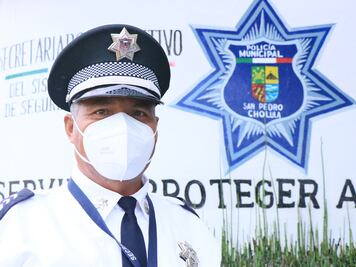 Tras 33 años de policía, Camerino Hernández deja su placa y uniforme