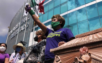 Familiares de desaparecidos y colectivos trans marchan en Puebla