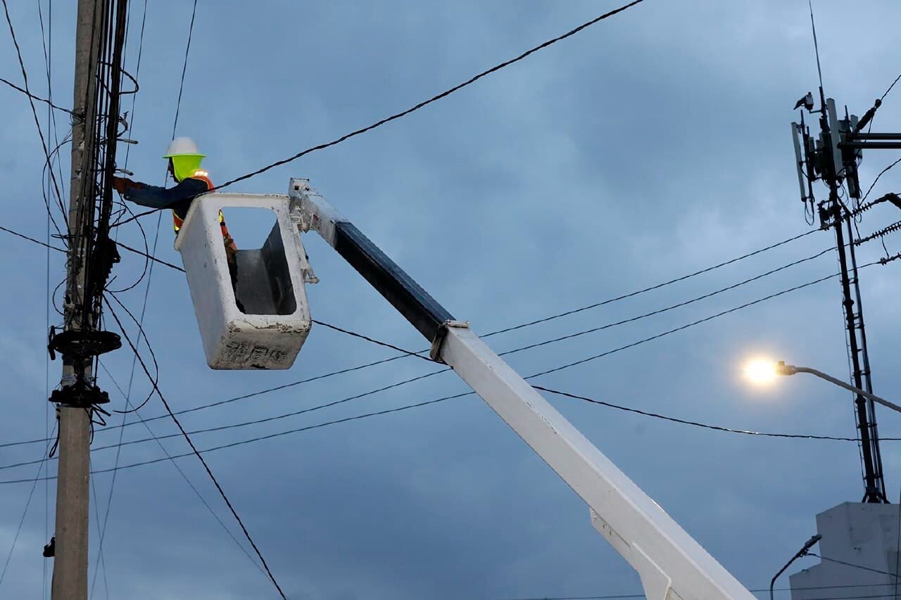 Modernizan alumbrado público para ahorrar energía