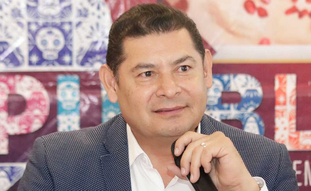 El senador Alejandro Armenta dio conferencia de prensa en Puebla | Foto: Agencia Es Imagen para El Universal Puebla