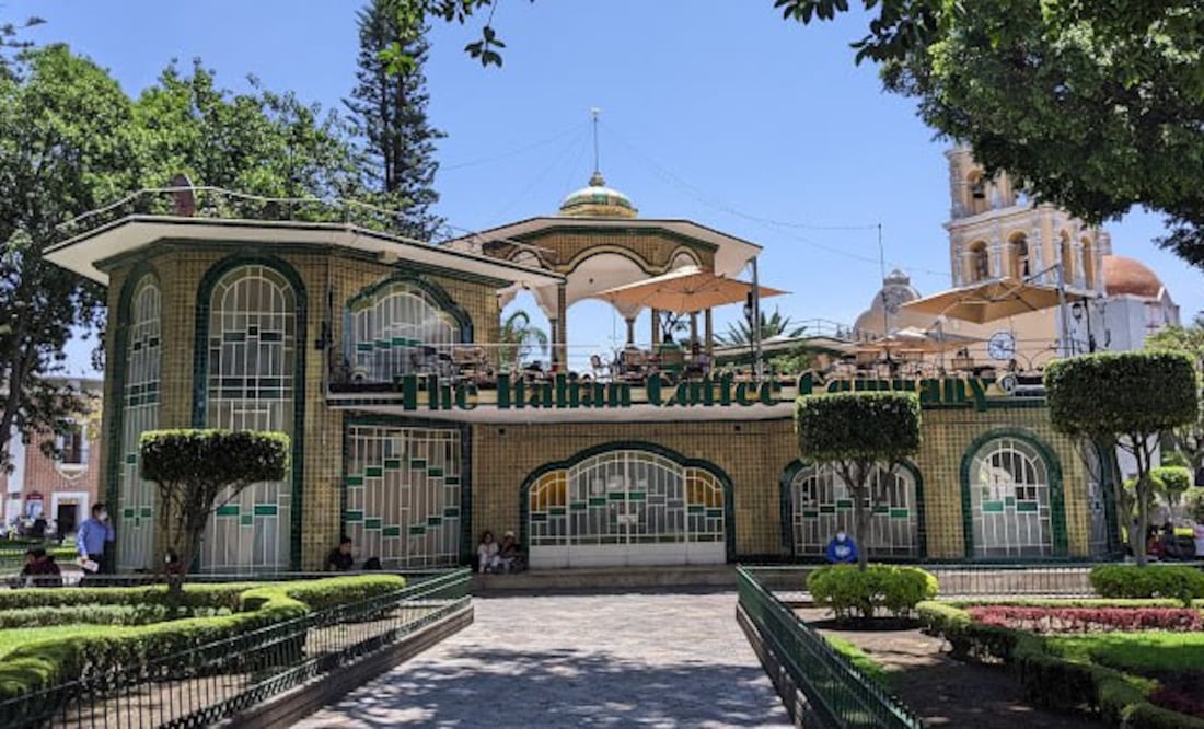 El quiosco de Atlixco se ha ocupado como cafetería desde hace más de 30 años | Foto: Google / Steph Mora