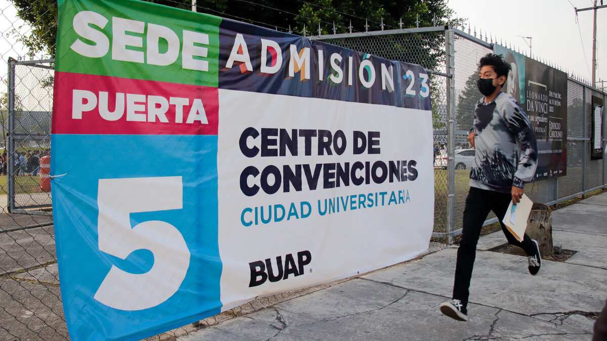 Algunas de estas instituciones ofrecen descuentos o becas para facilitar que los estudiantes puedan cursar la licenciatura de su elección. 

Foto: Producción El Universal Puebla