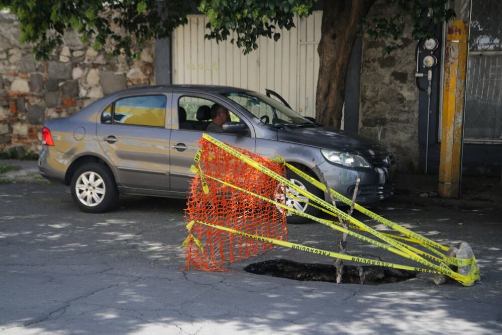 Este socavón fue detectado en la 19 Oriente, en el Centro Histórico de Puebla | Foto : EsImagen