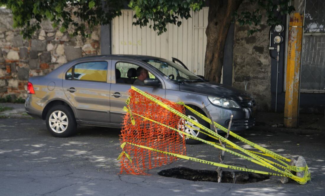 Este socavón fue detectado en la 19 Oriente, en el Centro Histórico de Puebla | Foto : EsImagen