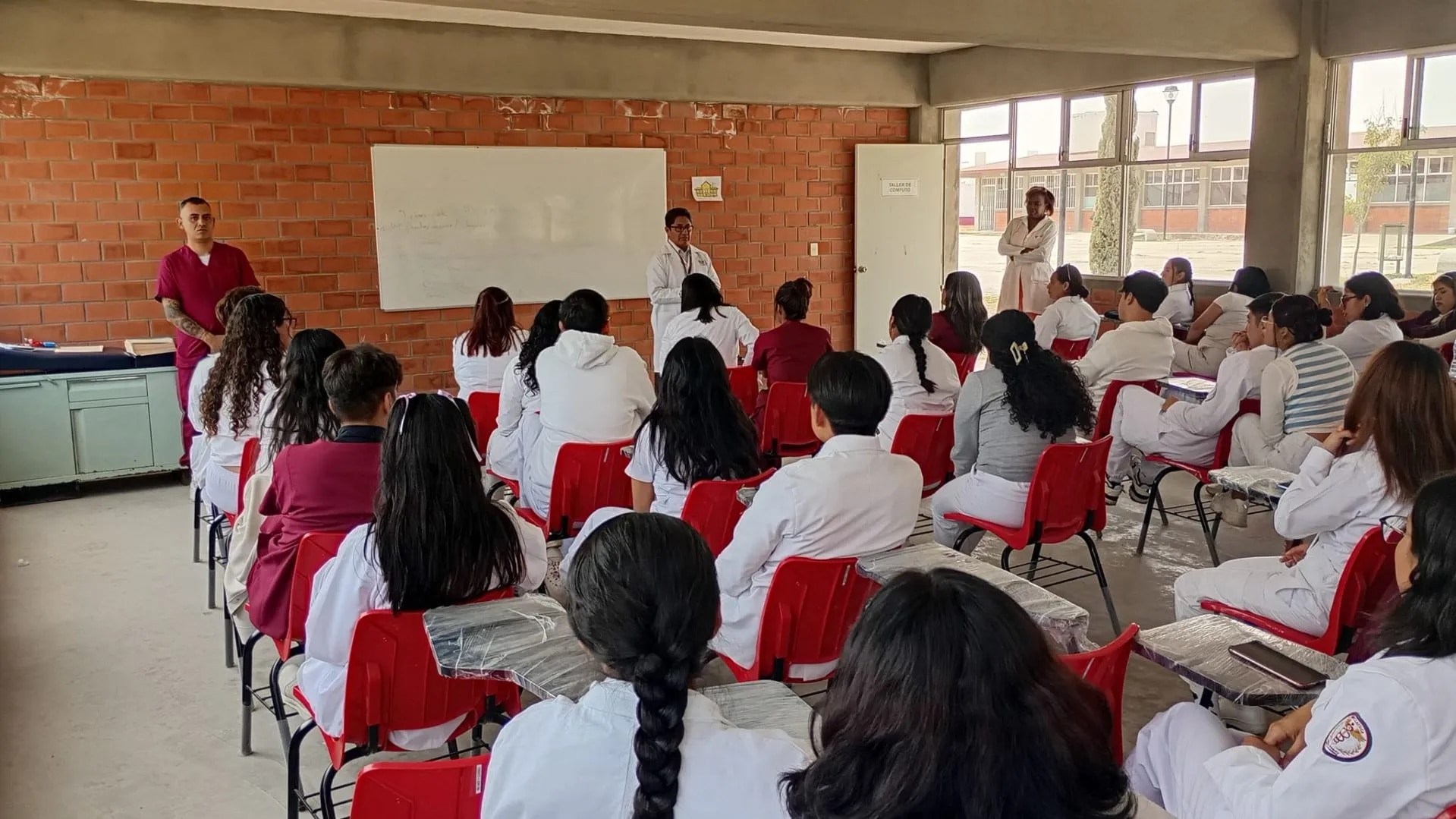 El Organismo Coordinador de las Universidades para el Bienestar Benito Juárez García ha publicado una convocatoria dirigida a jóvenes y adultos interesados en cursar educación superior en sus campus durante el año 2024.
Foto: Producción El Universal Puebla