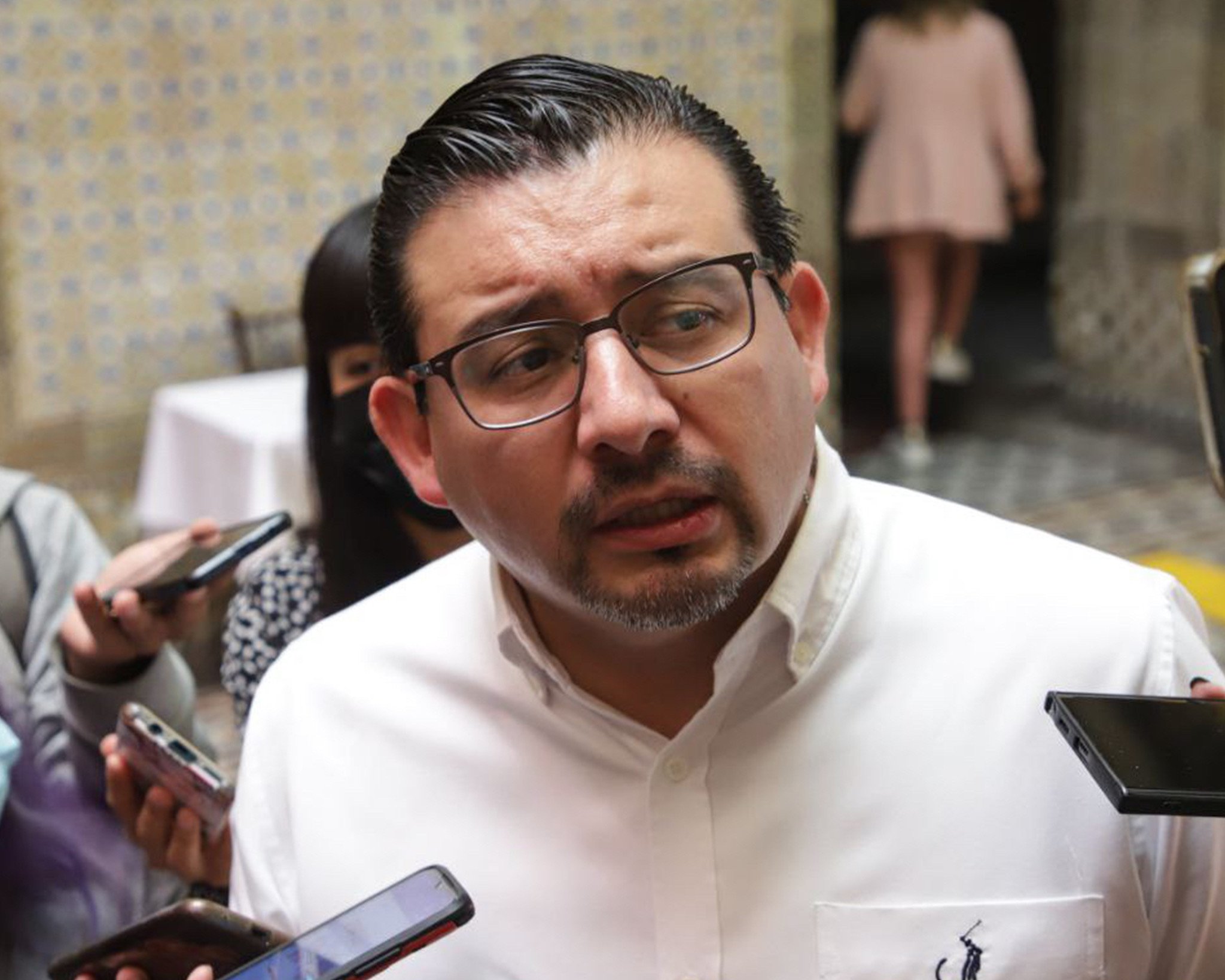 El diputado Eduardo Alcántara asegura que sí puede participar en las elecciones del 2024 | Foto: Agencia Es Imagen para El Universal Puebla