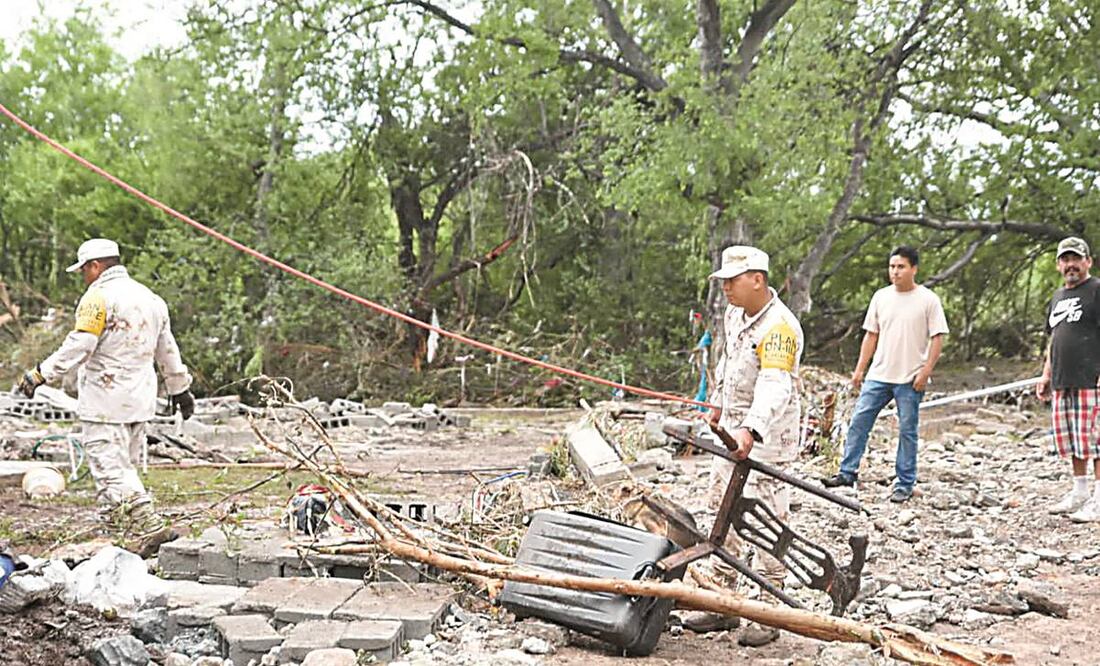 Lluvias dejan ocho muertos en dos estados
