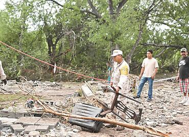 Lluvias dejan ocho muertos en dos estados