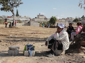 No se construirán viviendas en zona de riesgo en Xochimehuacán: Barbosa
