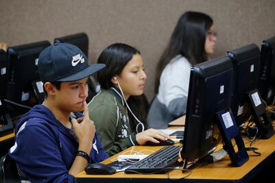 Preparatorias de los centros escolares seguirán incorporadas a la BUAP: Barbosa