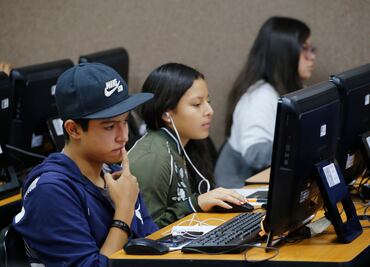 Preparatorias de los centros escolares seguirán incorporadas a la BUAP: Barbosa