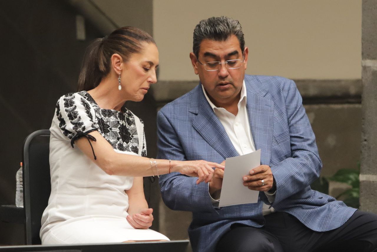 Durante la conferencia mañanera de este miércoles, la presidenta Claudia Sheinbaum adelantó que estará acompañada por el gobernador de Puebla, Sergio Salomón Céspedes Peregrina, en su visita para la inauguración del nuevo campus del Instituto Politécnico Nacional (IPN). 

Foto: Producción el Universal Puebla 