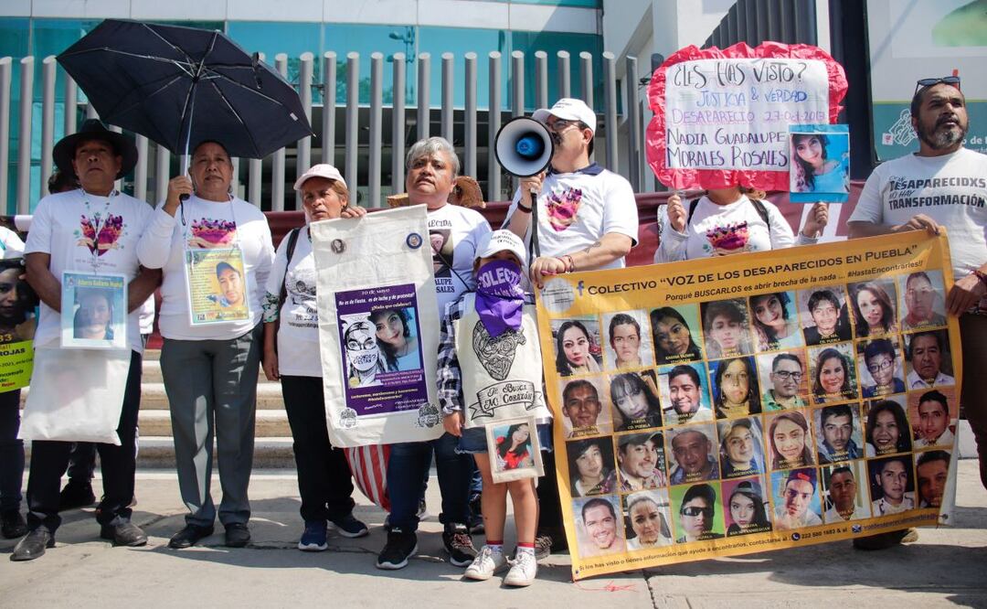 Integrantes de La Voz de los Desaparecidos se manifestaron pacíficamente por el Día de la Madres en Puebla. | Foto: Agencia Es Imagen para El Universal Puebla
