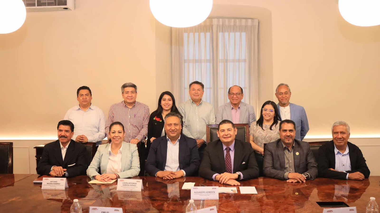 Alejandro Armenta se reunió con maestros y miembros de su gabinete educativo | Foto: Especial
