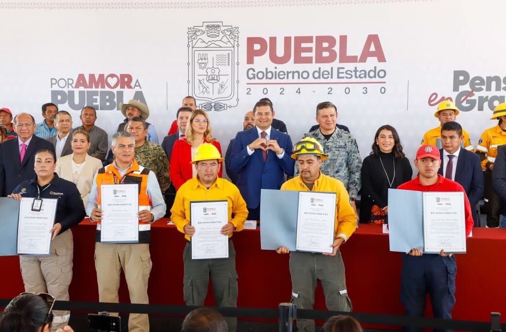 Respuesta efectiva y saldo blanco en atención del Gobierno de Puebla a emergencias forestales e inundaciones | Gobierno del Estado.