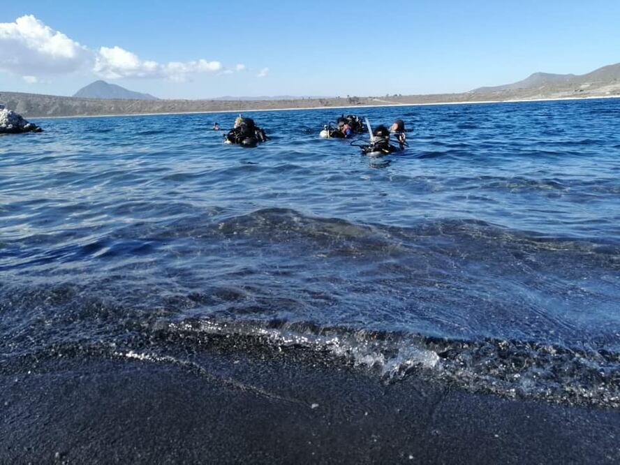 La Laguna de Alchichica es conocida como el mar de Puebla por su agua salina y arrecifes | Foto: Facebook Profundidad Centro de Buceo