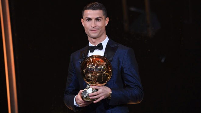 Además, el portugués Cristiano Ronaldo, cinco veces ganador del Balón de Oro y actualmente jugando en Arabia Saudita con el Al Nassr, tampoco ha sido incluido en la lista de candidatos.

Foto: Producción El Universal Puebla