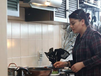 Poblana crea recetario en memoria de víctimas de feminicidio y desaparición