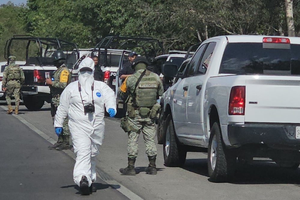 Fue localizado un cuerpo dentro de bolsas de plástico en el acotamiento del Periférico Ecológico | Foto: EsImagen