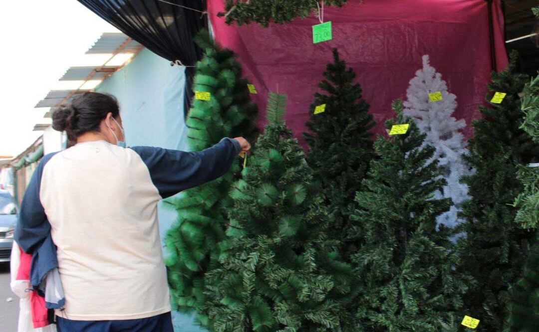 En este 2022 hay formas muy variadas de hacer lucir un árbol de Navidad | Foto: Agencia Es Imagen para El Universal Puebla