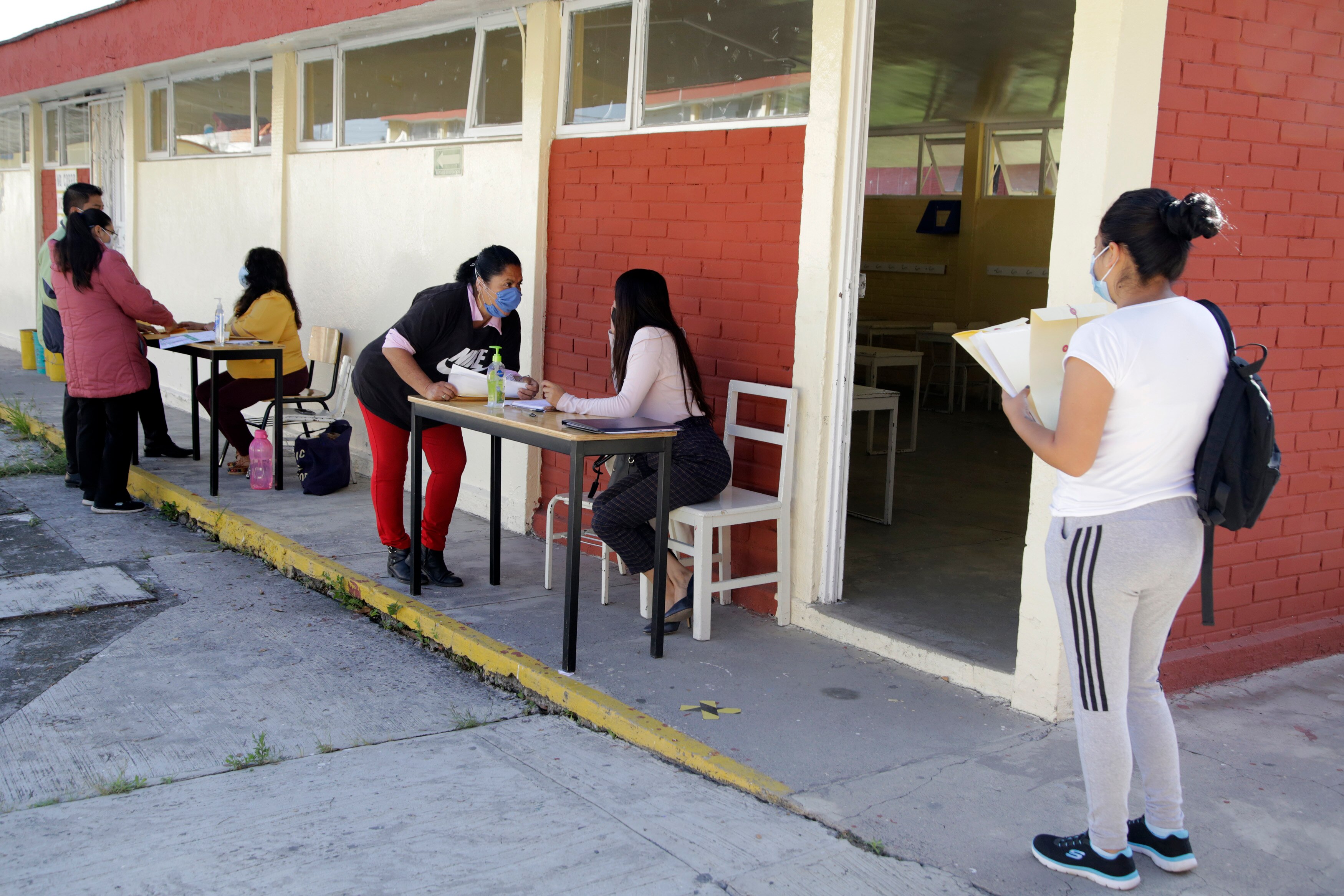 Los papás serán los responsables de los cuidados anticovid de sus hijos: SEP