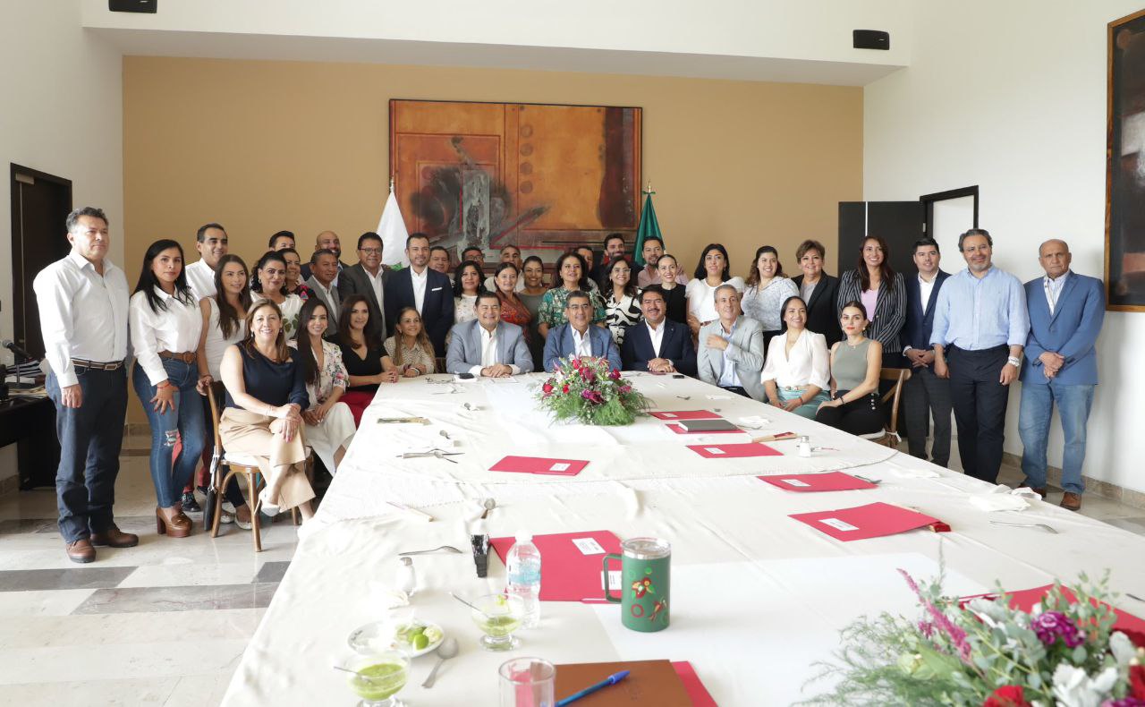 Sergio Salomón y Alejandro Armenta se reúnen con diputados locales y federales electos