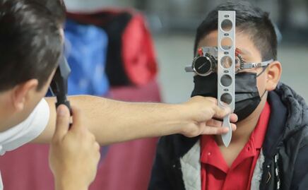 SEDIF entrega anteojos a hijos de trabajadores