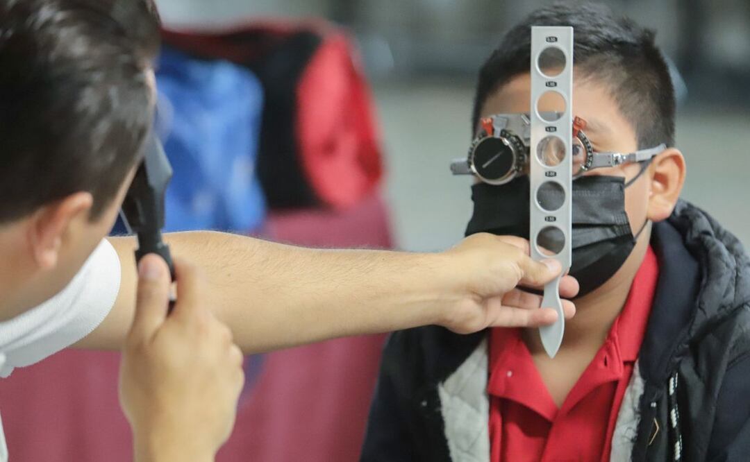 En el SEDIF se realizaron exámenes de la vista a hijos de trabajadores | Fotos: SEDIF