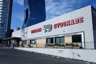 Clausuran Sirloin Stockade de Angelópolis por presuntas irregularidades con el drenaje