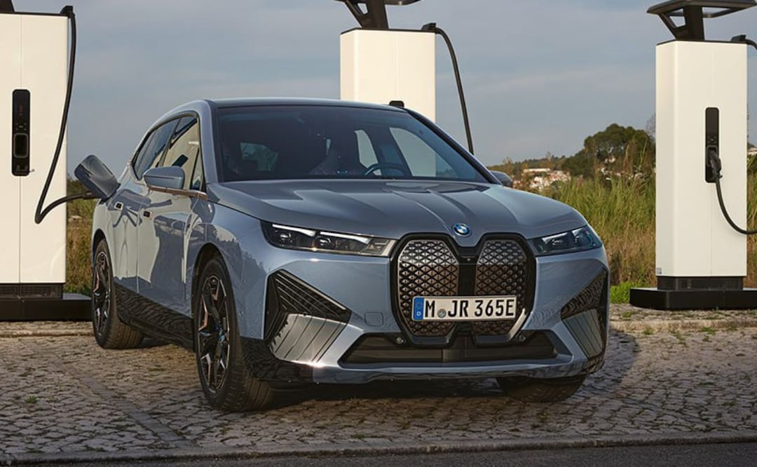 México no se queda atrás en la vanguardia de la electromovilidad, por lo que puedes encontrar hermosos autos eléctricos como el BMW iX | Foto: BMW México