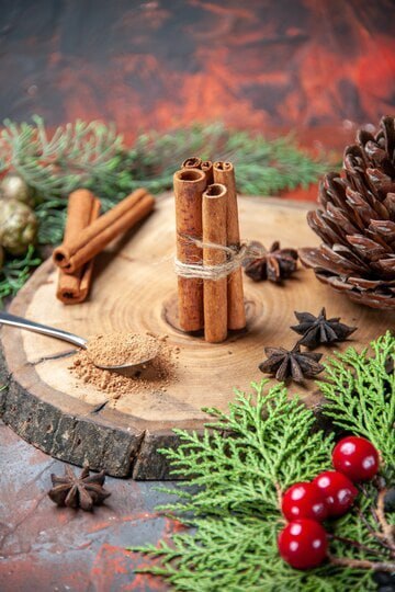 El árbol de Navidad se puede decorar con canela / Foto: Freepik