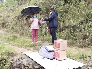 Entregan víveres a damnificados del huracán Grace