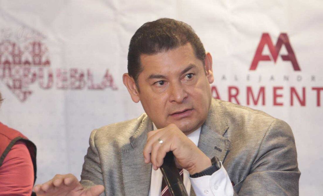 El senador Alejandro Armenta dice que la competencia es con el PAN | Foto: Agencia Es Imagen para El Universal Puebla