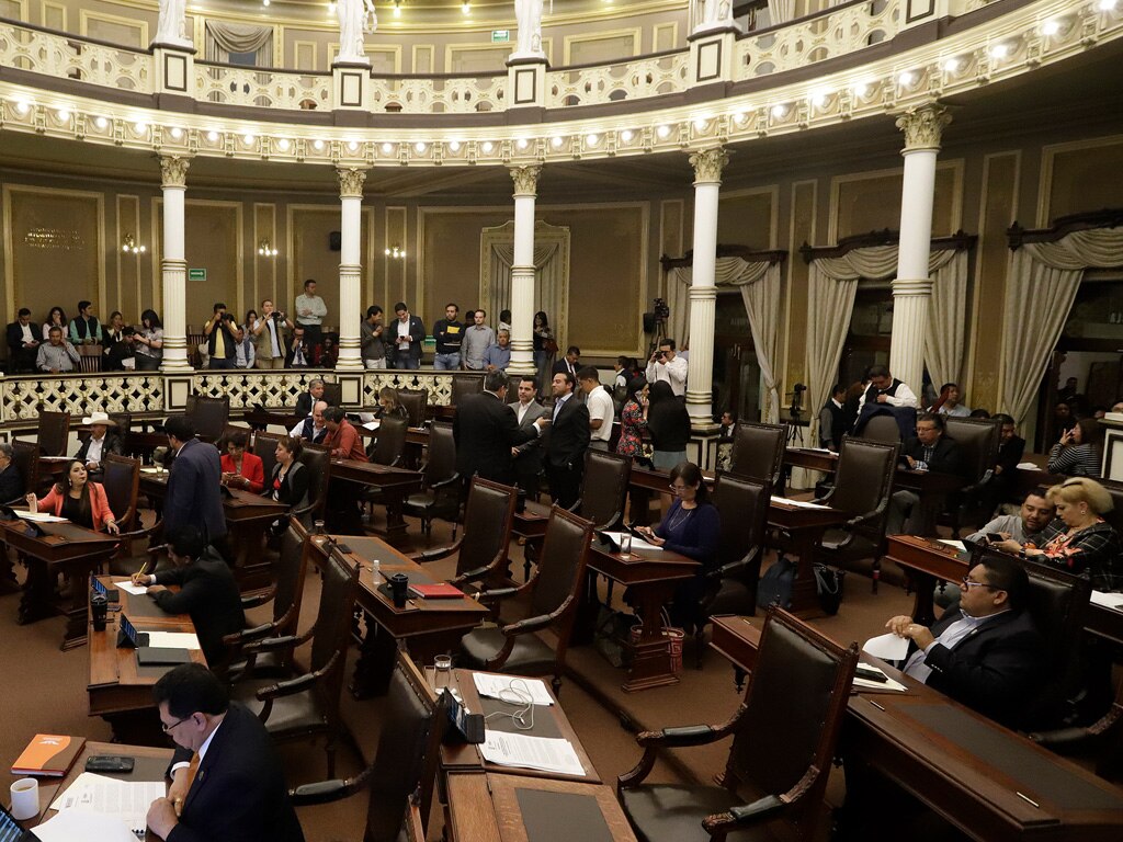 Congela Congreso de Puebla 47 iniciativas pro mujeres