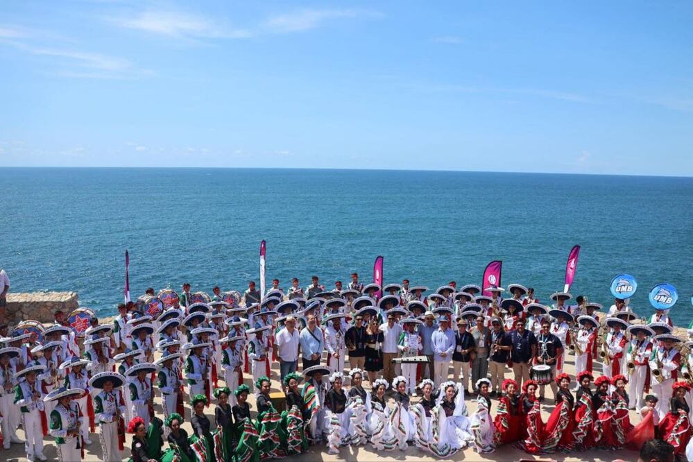 Este año, la marching band de OCIIMAC se conforma de jóvenes originarios de Tehuacán.