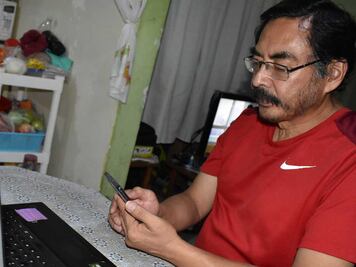 Adultos mayores vs el celular