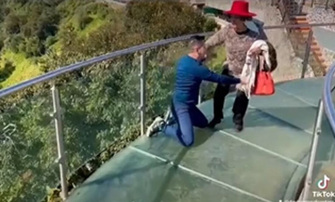 El influencer visitó el puente de cristal de Zacatlán. Foto: @deviajeconalcantara