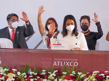 Entre promesas y protestas transcurren cambios de gobierno