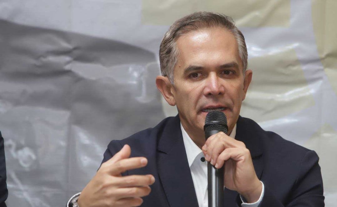 El senador Miguel Ángel Mancera está de visita en Puebla, donde habló de la alianza Va por México | foto: Agencia Es Imagen para El Universal Puebla