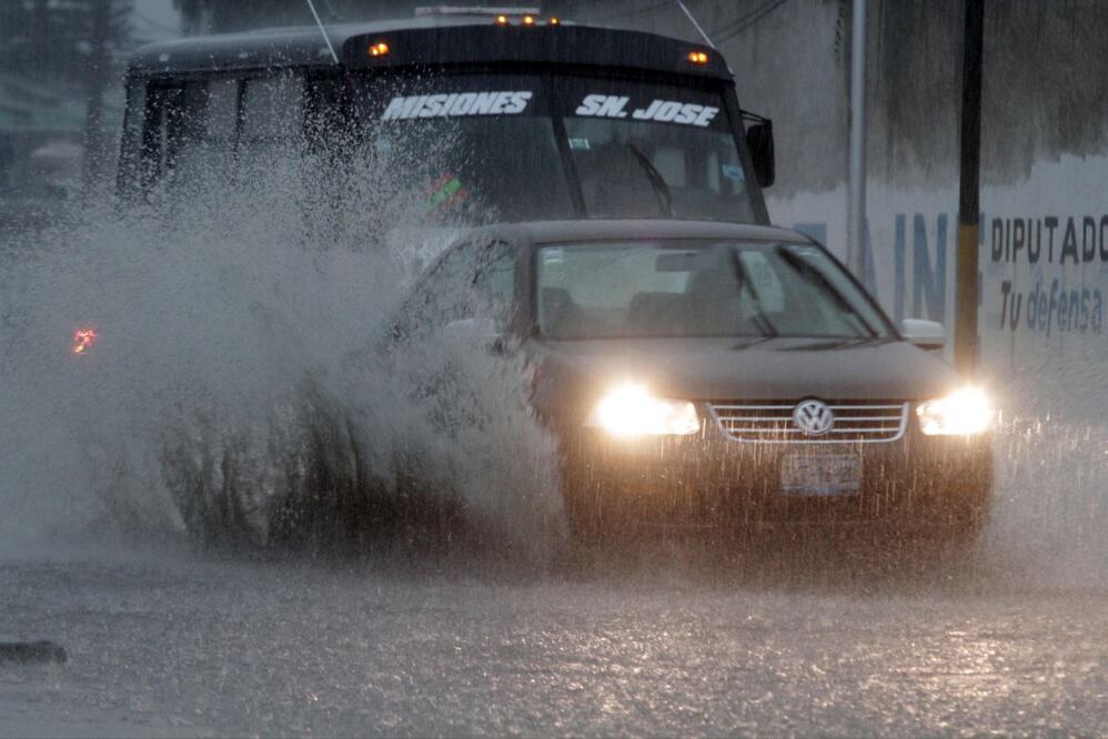 La onda tropical No. 8 se desplazará sobre el centro, sur y occidente de México, provocando lluvias fuertes a muy fuertes con descargas eléctricas y posible granizo en las áreas mencionadas. 

Foto: Producción El Universal Puebla