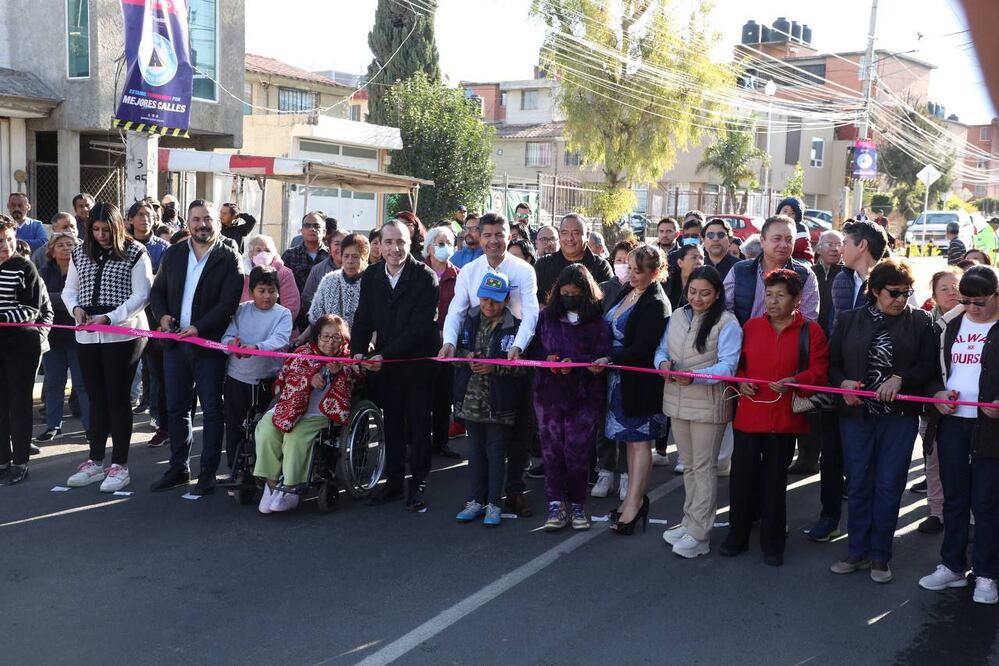 El gobierno municipal rehabilitó calles en la colonia Mateo de Regil | Fotos Ayuntamiento de Puebla