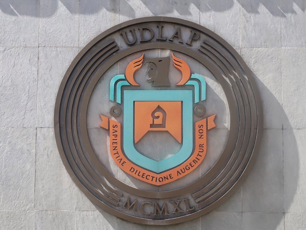 Consejo empresarial UDLAP desconoce a Ríos Piter como rector