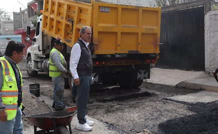 Supervisa Pepe Chedraui trabajos de bacheo en Bosques de Santa Anita