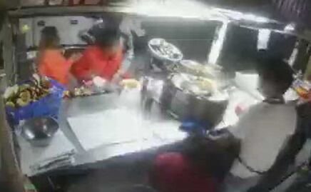 A punta de pistola asaltan a comensales en taquería de La Margarita