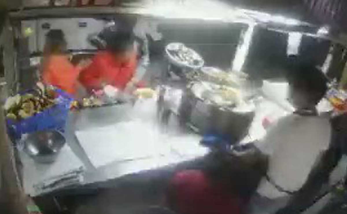 A punta de pistola asaltan a comensales en taquería de La Margarita