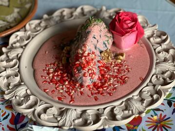 Inventan el chile en nogada de Barbie ¡sin capear!