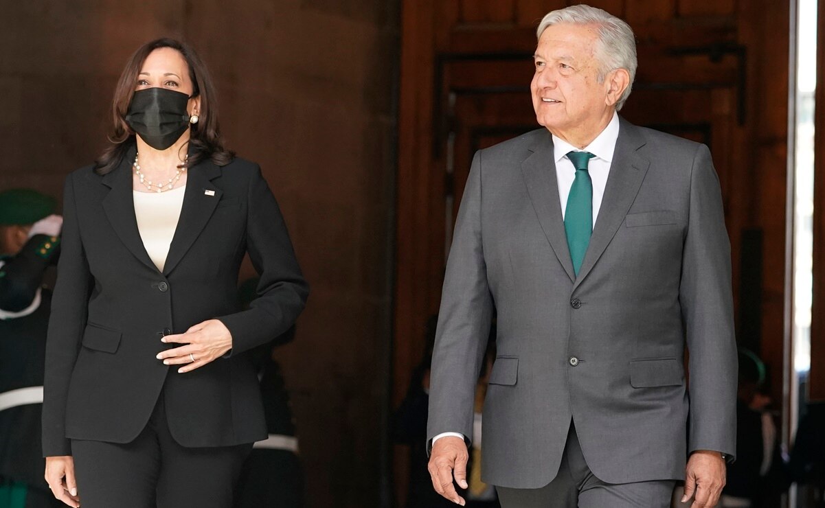 Vender el avión presidencial a los que viajan al espacio es recomendación de Kamala Harris: AMLO